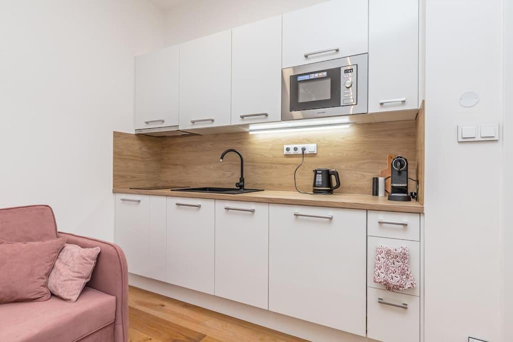 Cozy Quiet New Apartment In Karlin Square Prag Exteriör bild