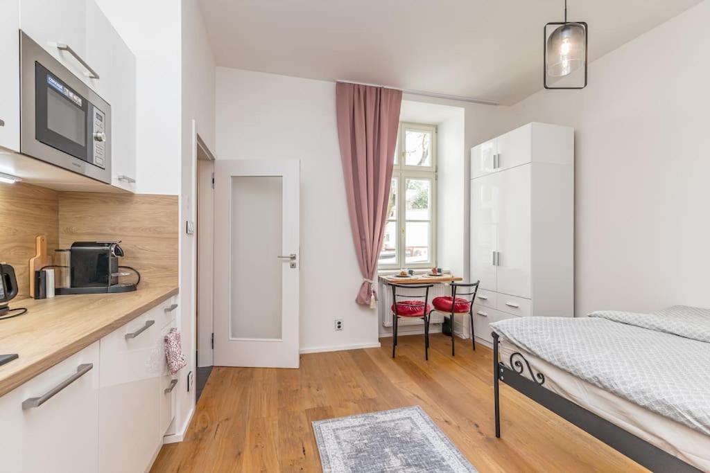 Cozy Quiet New Apartment In Karlin Square Prag Exteriör bild