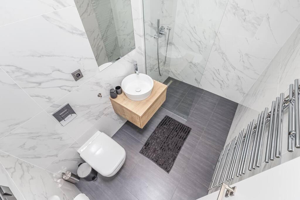 Cozy Quiet New Apartment In Karlin Square Prag Exteriör bild